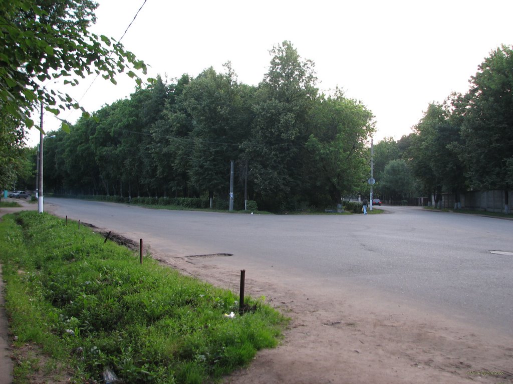 Mayakovskogo St. & L. Tolstogo St. / ул. Маяковского и ул. Льва Толстого