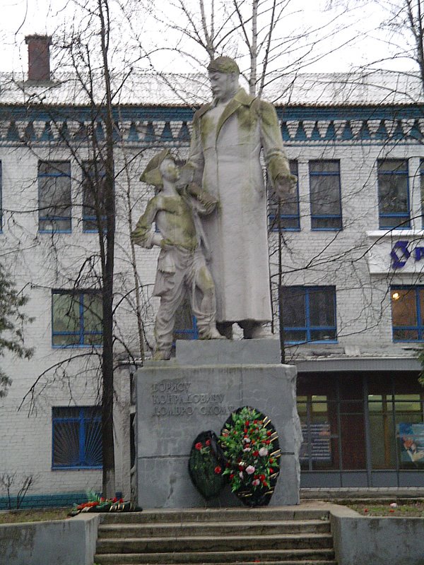 Памятник Домбровскому