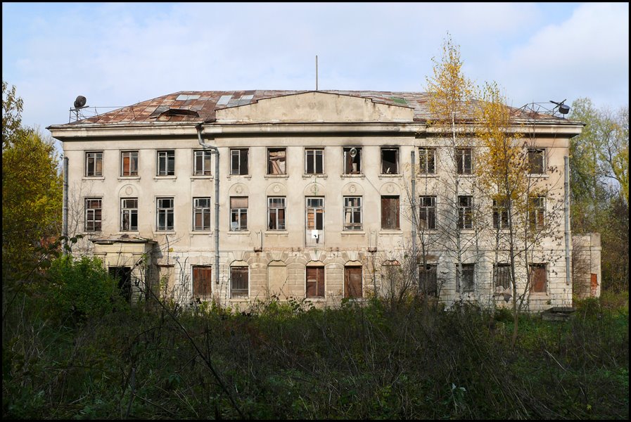 Усадебный дом (Пущино-на-Оке, октябрь 2007 года)