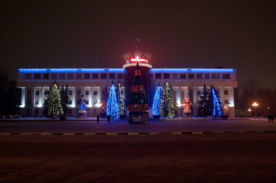 Новогоднее убранство здания Администрации города Реутов / Christmas decoration of the building of Reutovs Administration (25/12/2009)