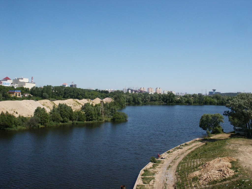 Вид с моста через Москва-реку на М9 в сторону Москвы. Лето. View from the bridge over the Moskva River on the M9 towards Moscow. Summer