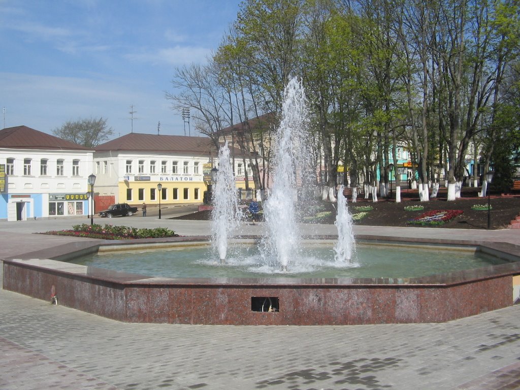 Фонтан на площади Партизан (Вид с востока) / Fountain on Guerrilla Square (View from East)