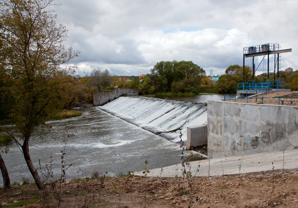 Dam on the Nara river / Serpukhov, Russia