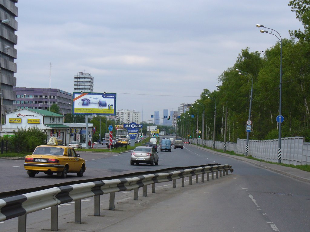 Вид с ул Озёрная на Останкинскую башню и Moscow City
