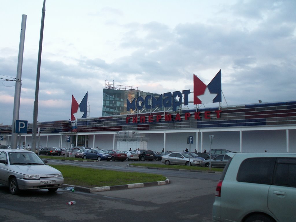 Стоянка у Мосмарта