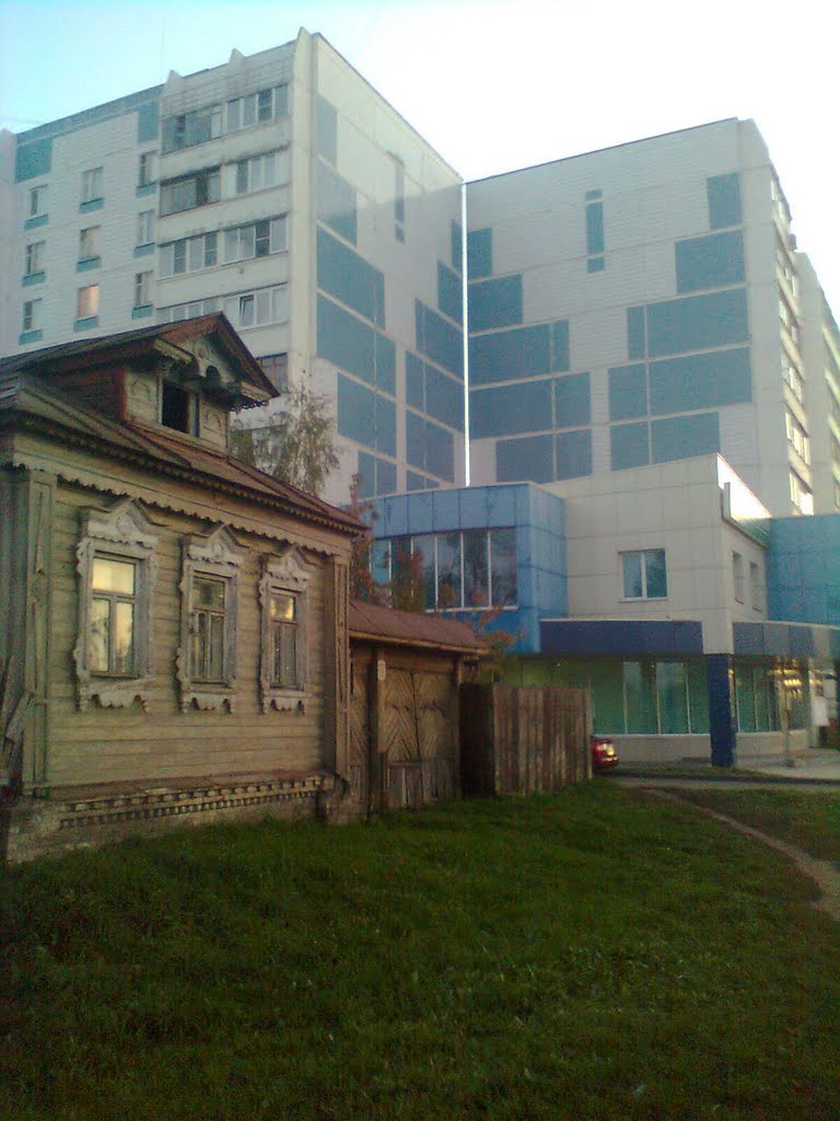 ул. Большая Московская.  Архитектурный контраст ...