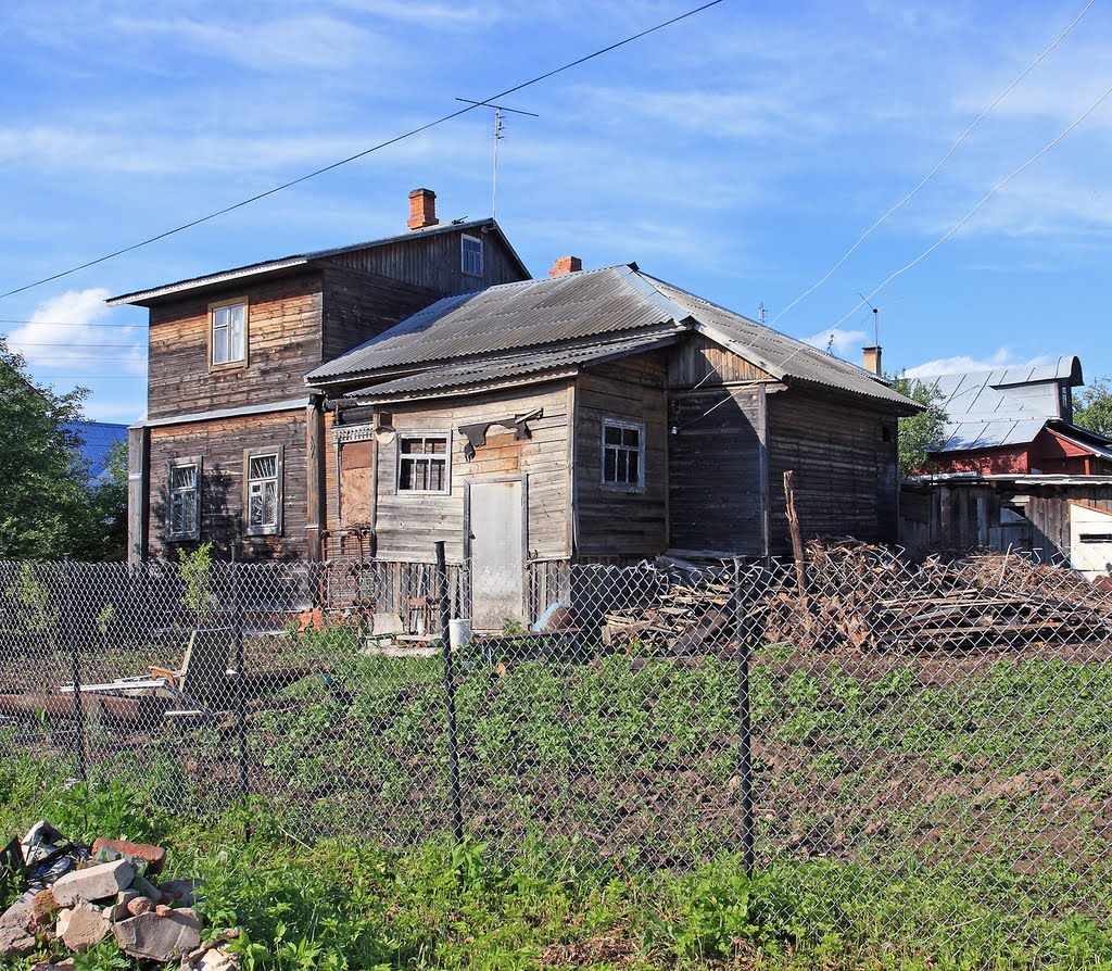 Dwelling House / Taldom, Russia
