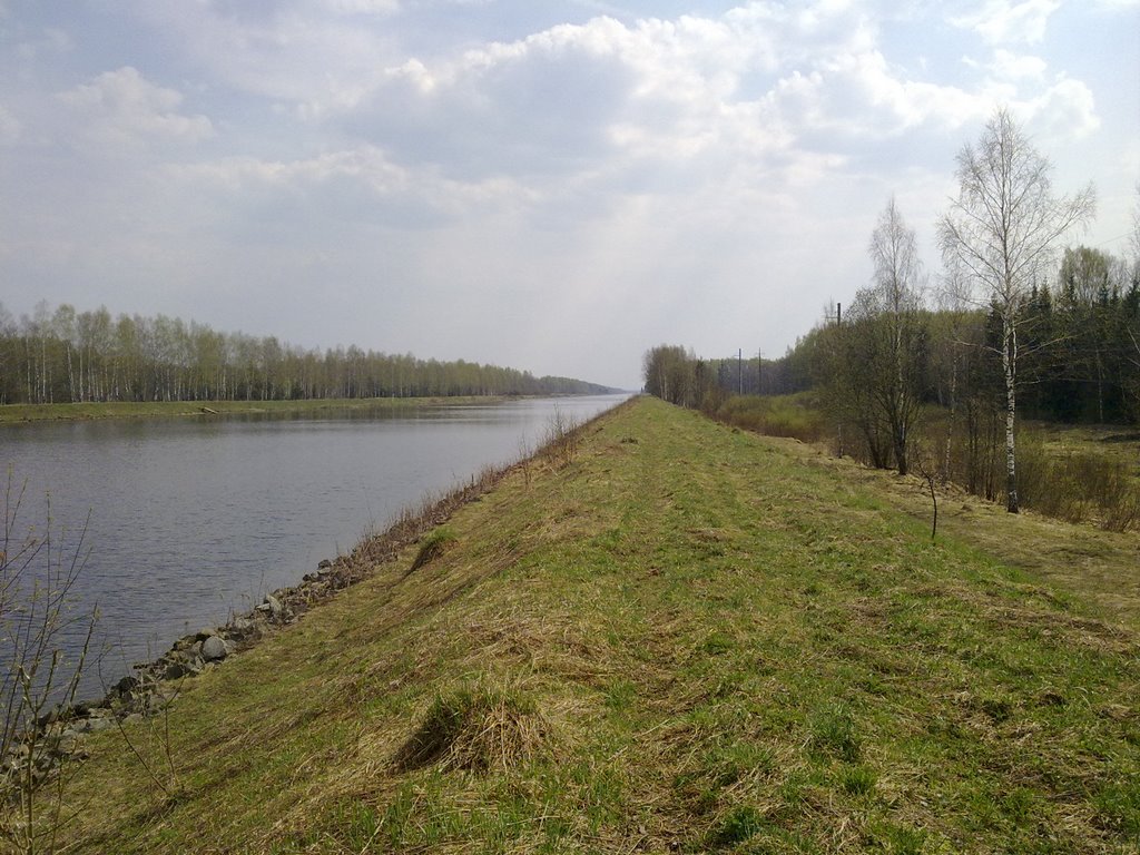 По берегу канала