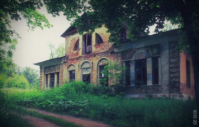 Old manorial estate / Lyakhovo