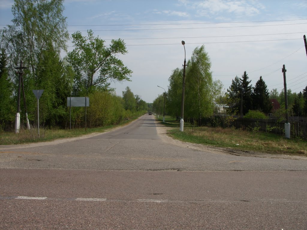 Отсюда идёт главная улица. Here Starts the Local Main Street