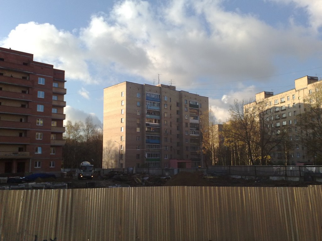 25 House and Construction site