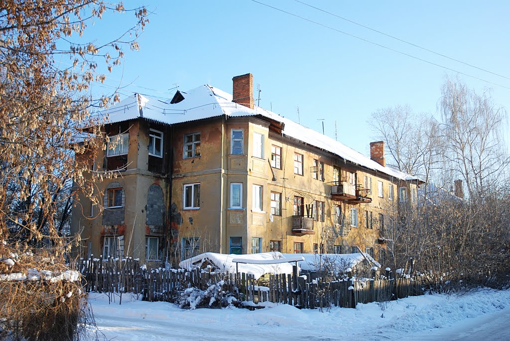 Old three-storeyd house
