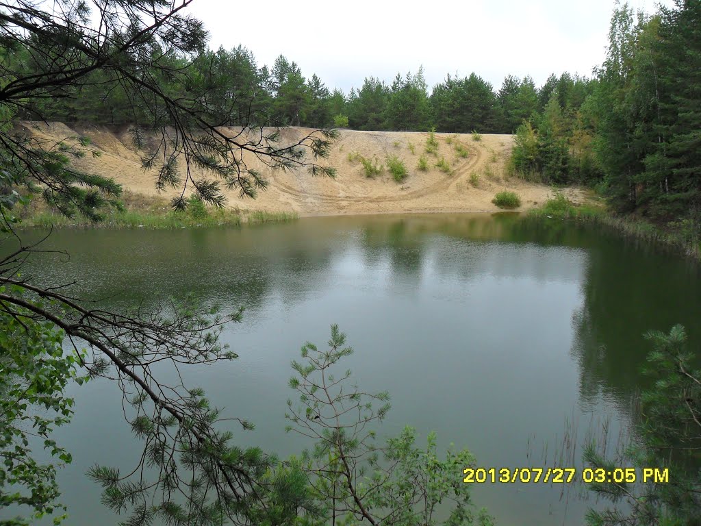 Озеро в карьере. м
