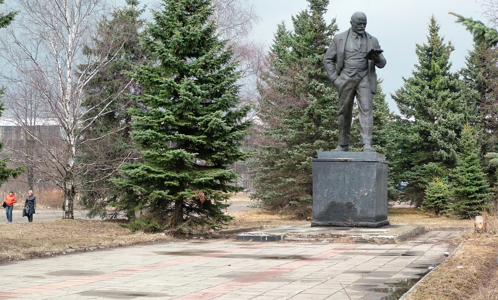 Памятник Ленину. Фрязино. Заводской проезд. 15.04.2006г. ПАН