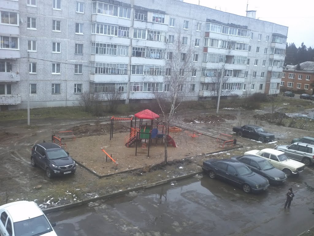 Детская площадка на Механизаторов 9
