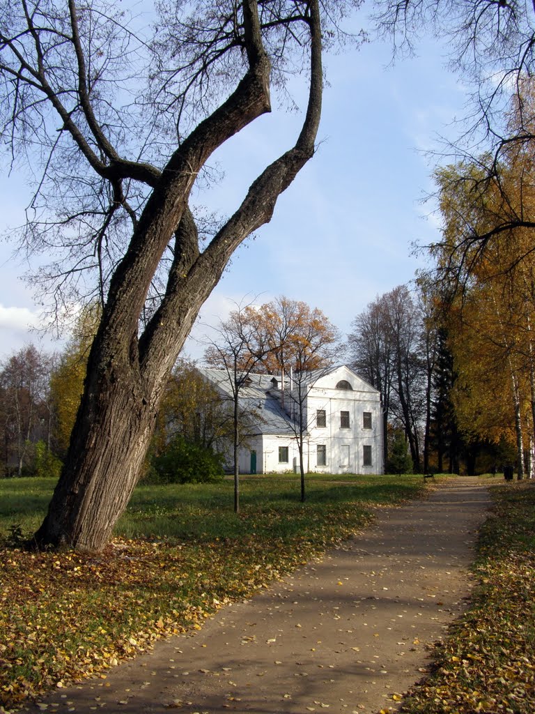 Выставочный корпус .Бывший лечебный корпус санатория (1938 г.)