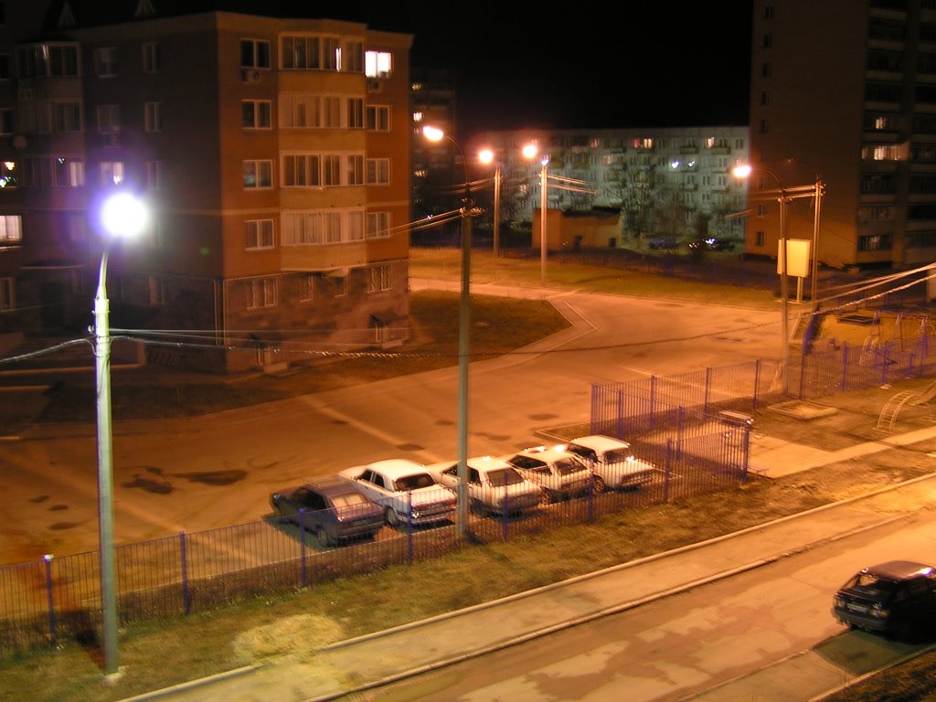 Вишнёвый бульвар д.8, Вечер