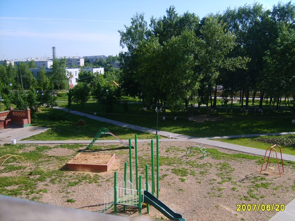 Шаховская, двор ул.Базаева 10