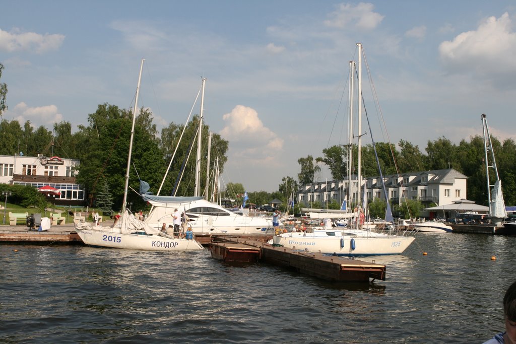 Yacht-club Vodnik, Яхт-клуб Водник