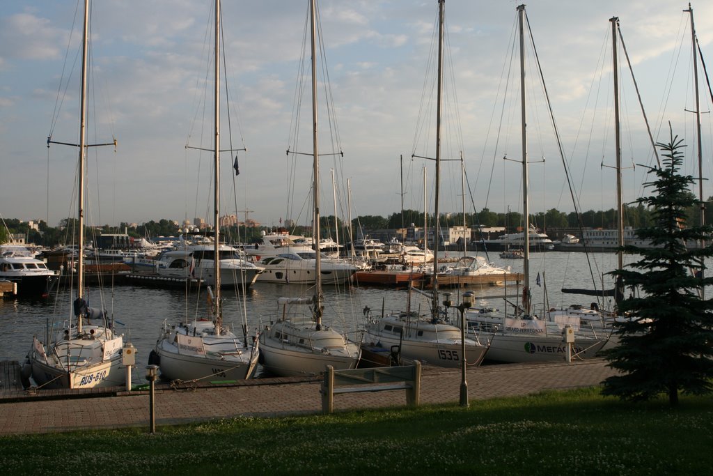 Yacht-club Vodnik, Яхт-клуб Водник