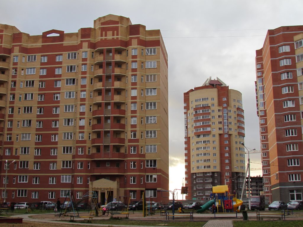 Двор новостроек по ул.Ялагина/Court yard of new buildings on street Jalagina