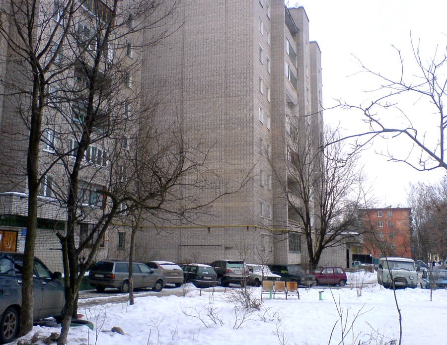 двор ул.Тевосяна 16 Б