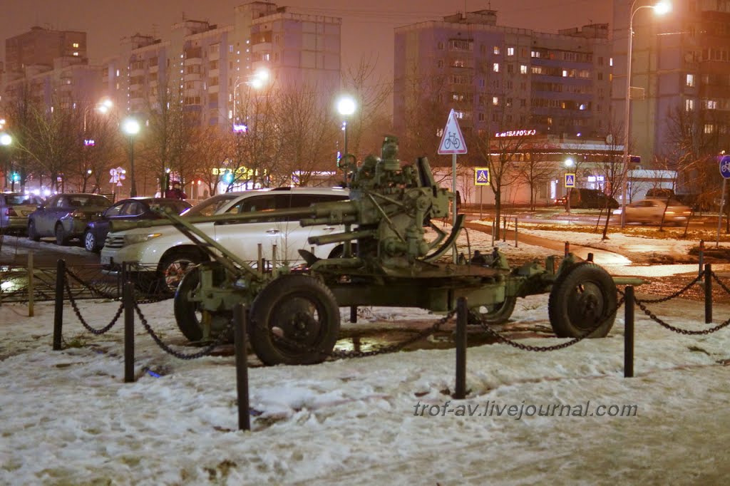 37-мм автоматическая зенитная пушка образца 1939 года 61-К. Производилась до 1946 года. Судя по отсутствию щитового прикрытия, данный экземпляр изготовлен до 1943 года, мемориал "Парк Победы"