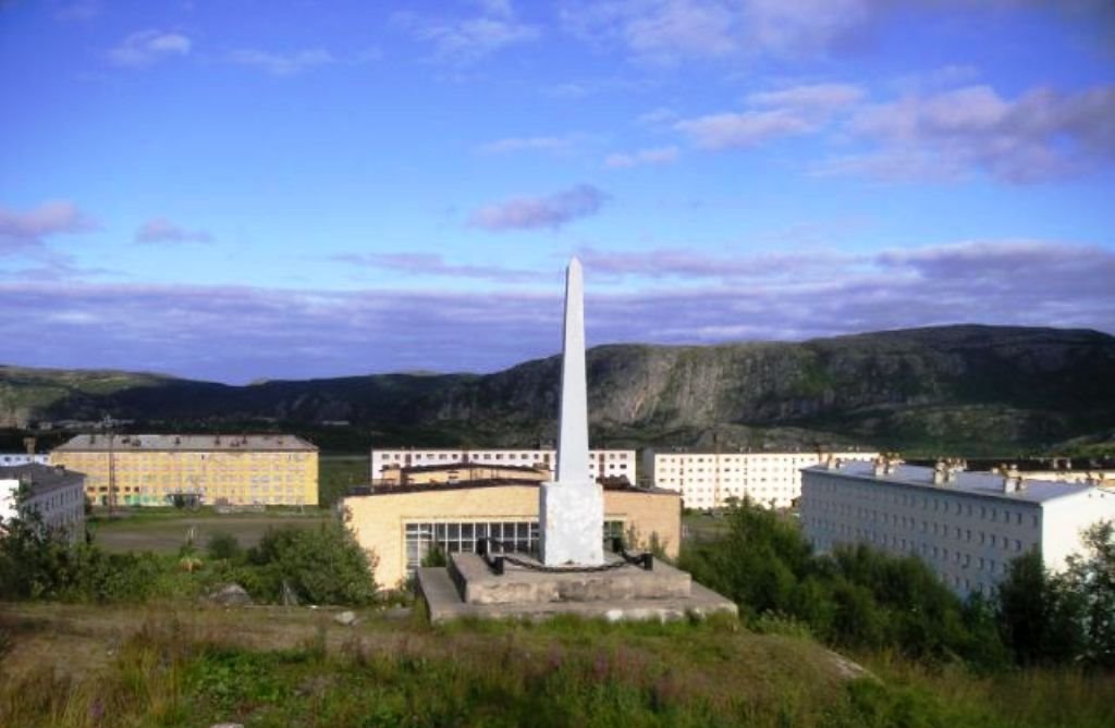 Обелиск защитникам Заполярья