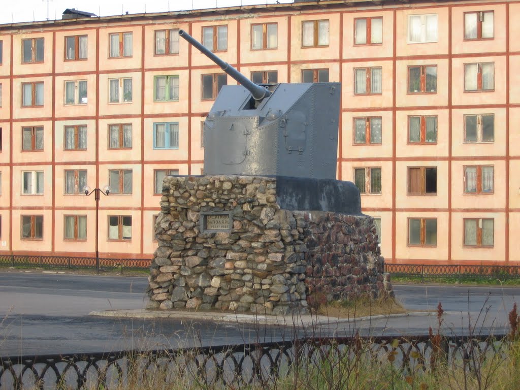 Пушка-памятник на главном перекрестке