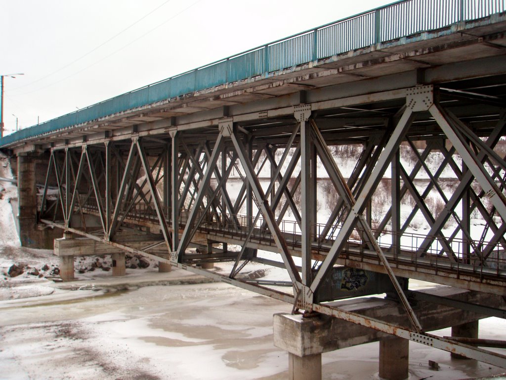 Road bridge over the Kola river