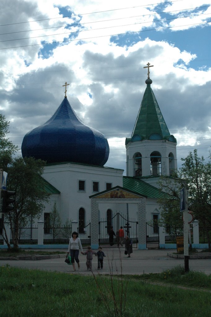 Кола, храм.