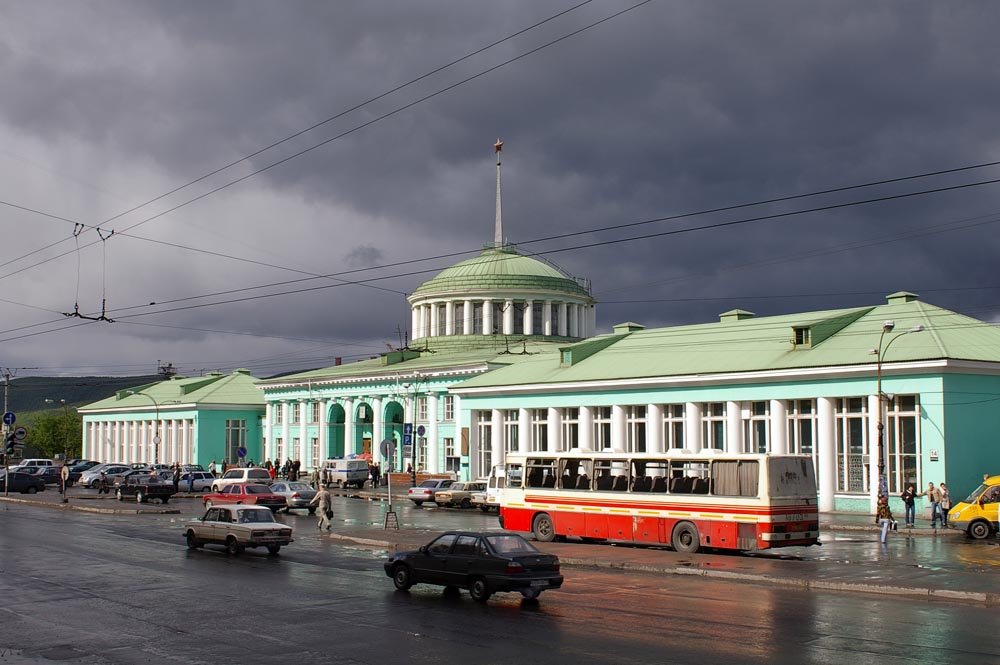 Железнодорожный вокзал / Murmansk railway station (10/06/2007)