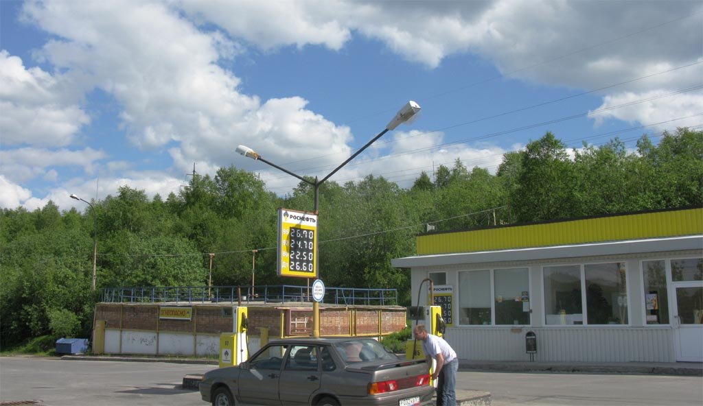 Gas station just before the Murmashi