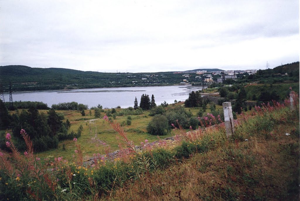 Вид на поселок с плотины. 2002 год.
