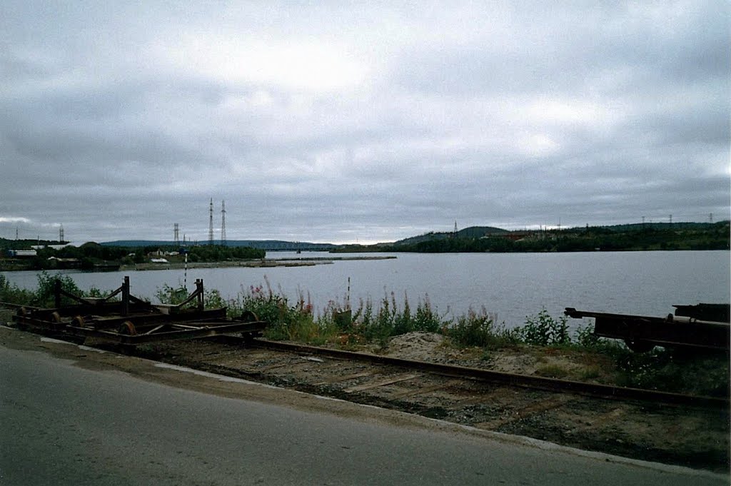 На плотине у водосброса. 2002 год.