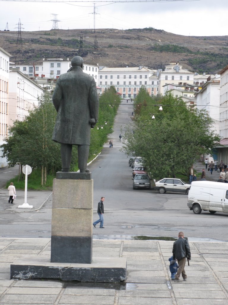 Lenin statue in Nikel
