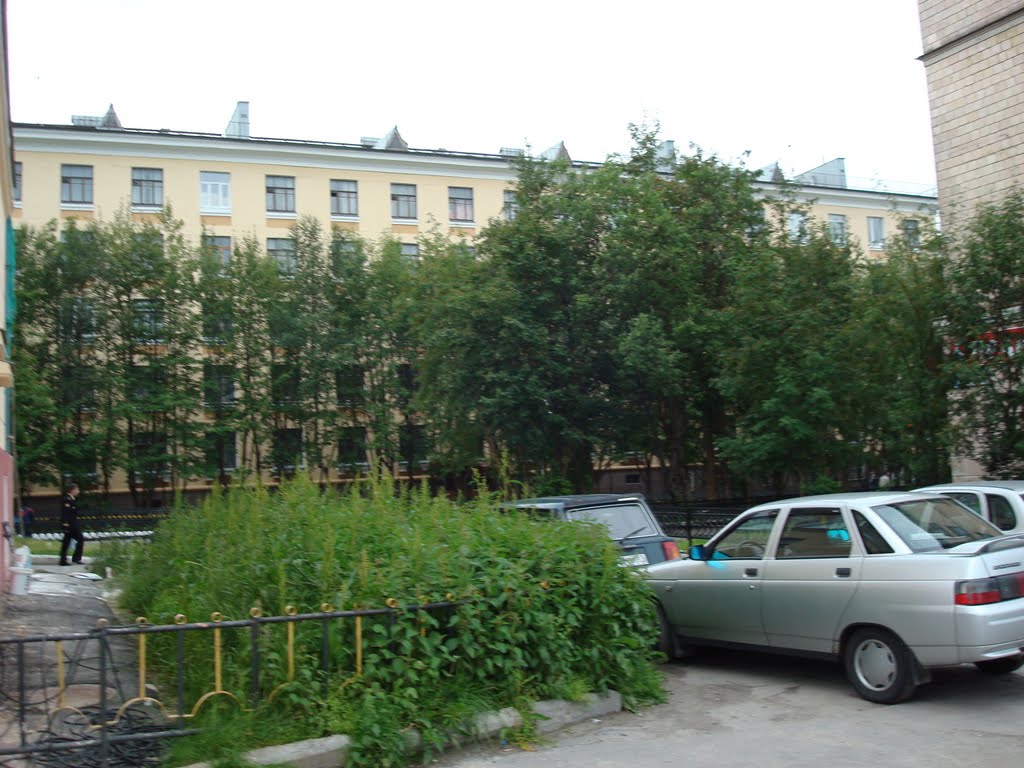 Северомоск .Вид на дом 20 по ул. Сафонова