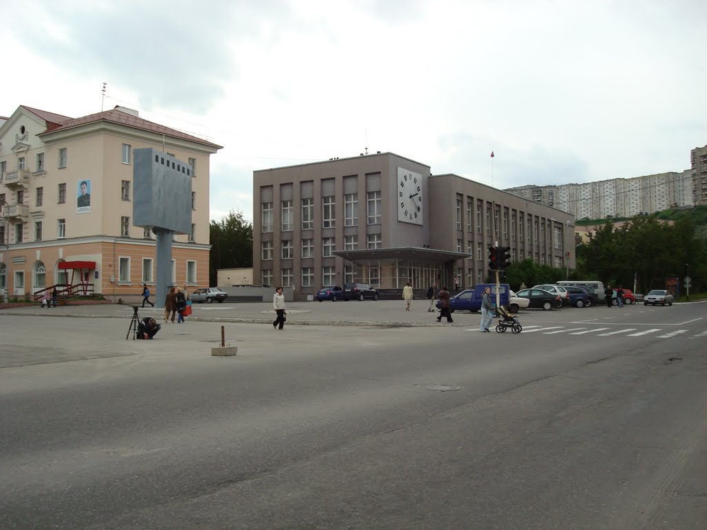 Североморск.Площадь Сафонова. Администрация города