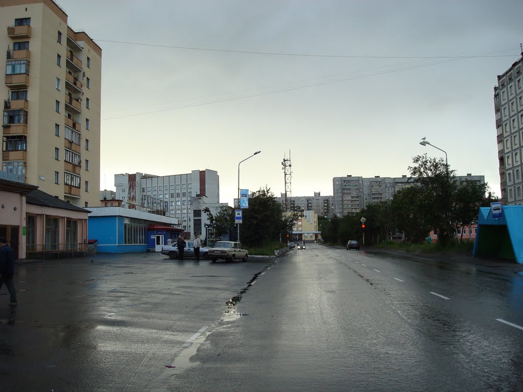 Североморск. Ул. Советская . Бывший магазин "Арктика"