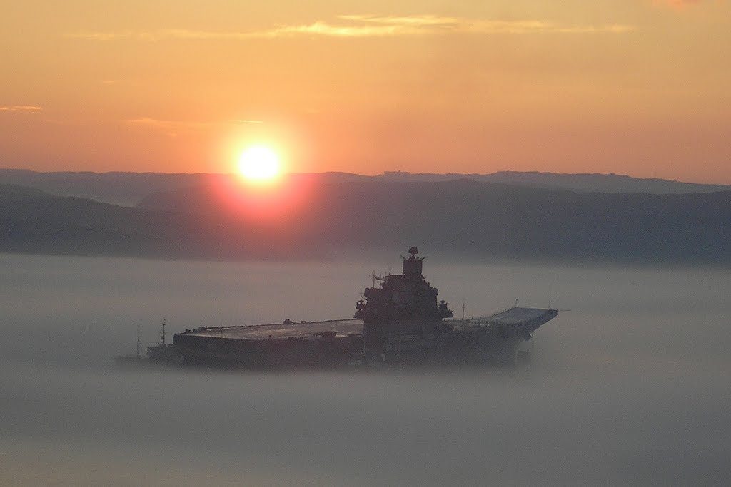 ТАВКР "Кузнецов" ("Kuznetsov"). Полярный день. 1 час ночи.