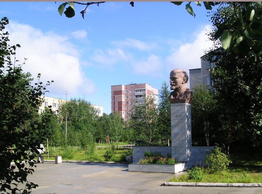 пам. Ленину