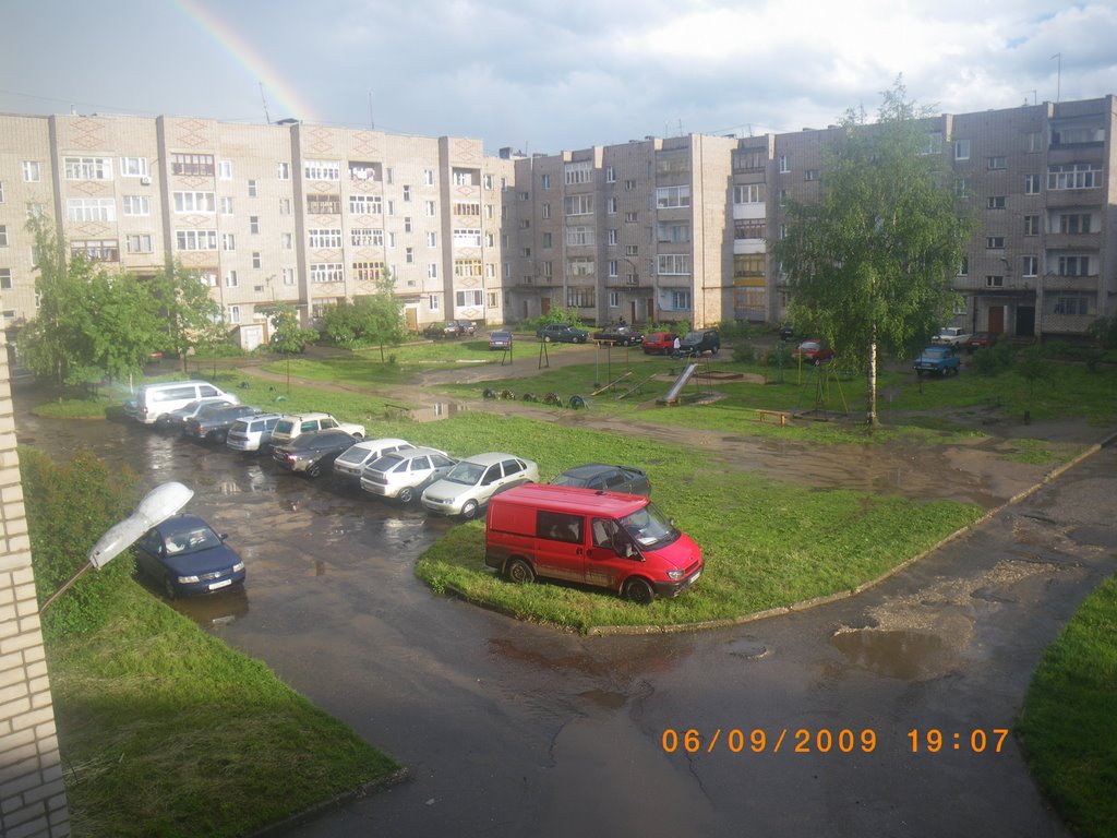 ливень - вид во двор (cloudburst - court view)