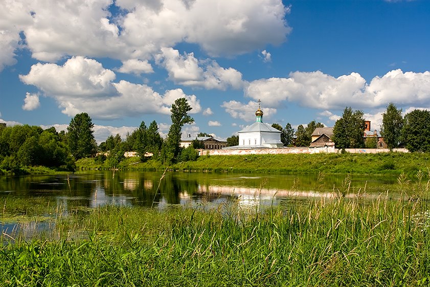 Вид на Свято-Духов монастырь    г. Боровичи, Новгородская обл.