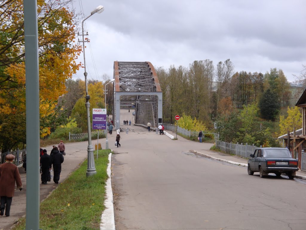 Вид на старый арочный мост