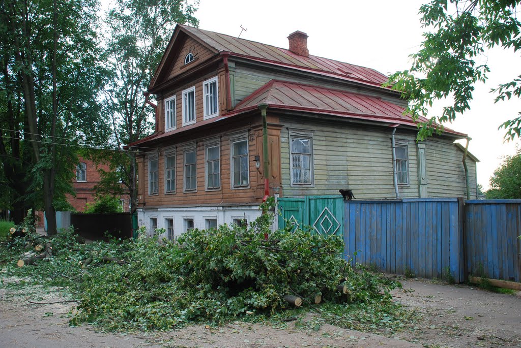 Боровичи. Старый деревянный дом