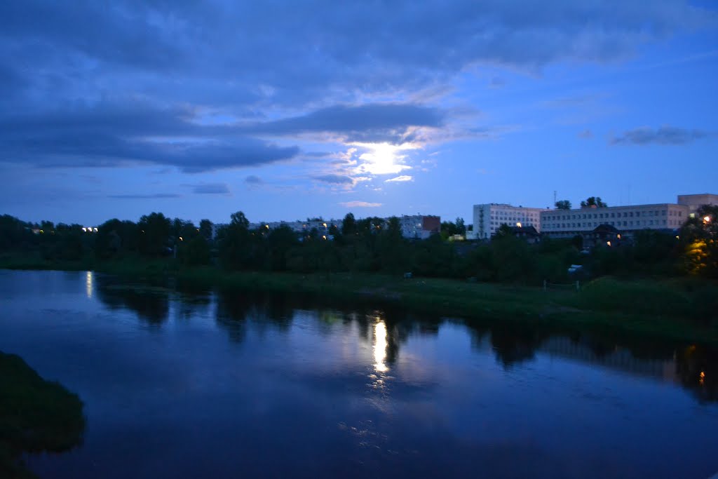 Боровичи ночью.