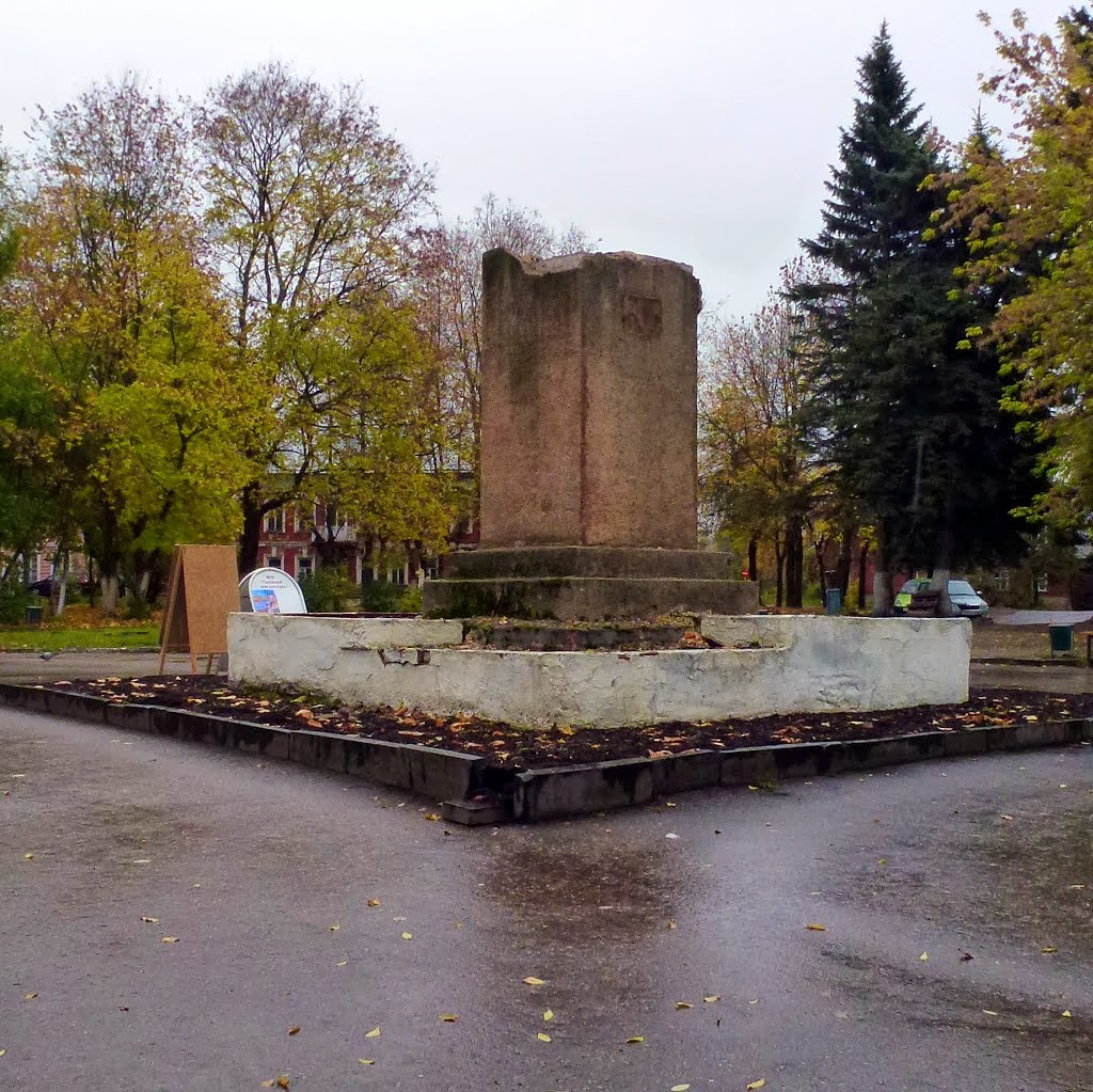 Здесь был памятник С.М. Кирову, Боровичи