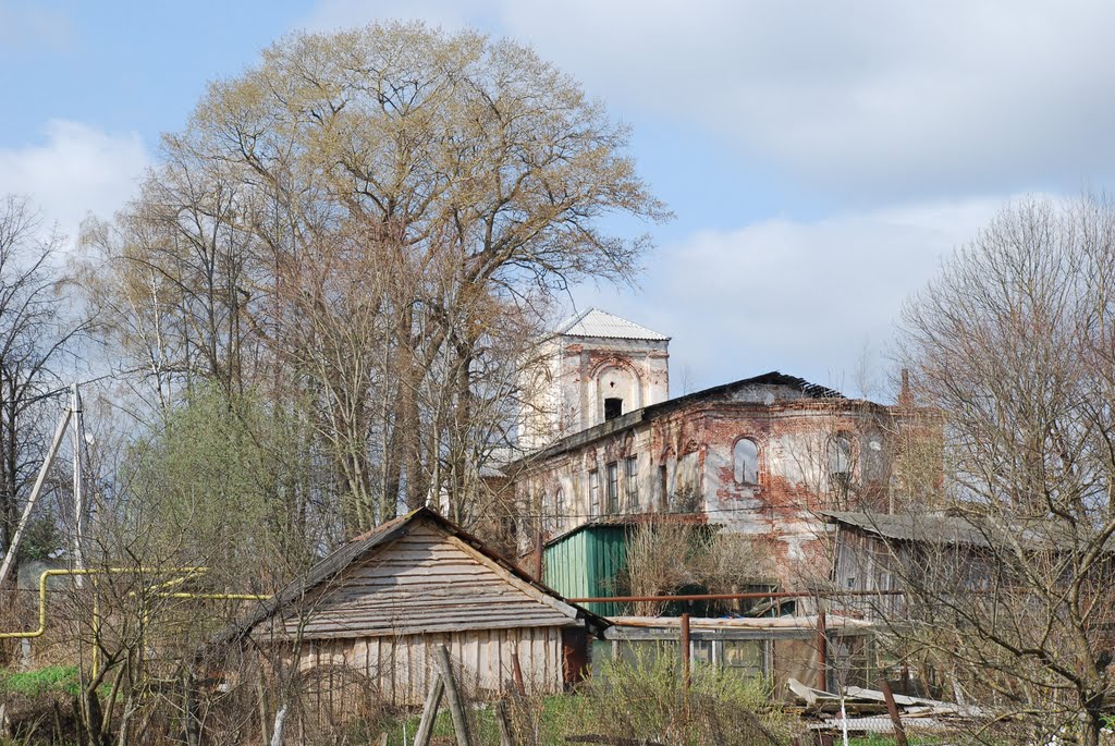 Валдай. Церковь Введения во храм Пресв. Богородицы, вид от волнореза