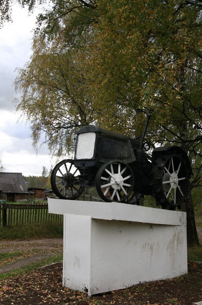памятник Трактор