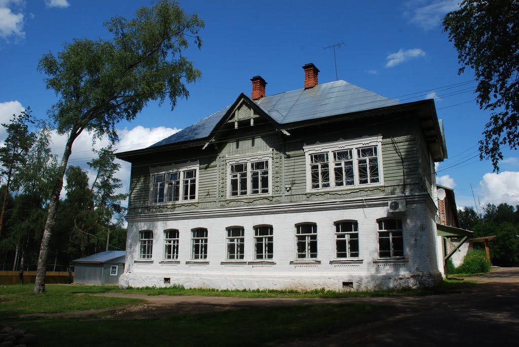 Любытино. Старый дом